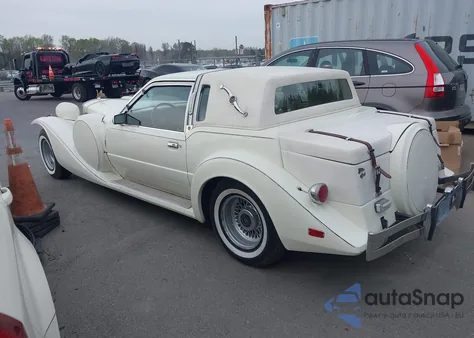 1982 Ford Mustang z USA, uszkodzony, nr VIN 1FABP10D4CF219855